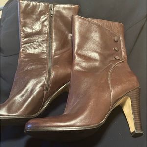 Short leather zip up boots with 4 inch heel. Tahiti, size 10.
